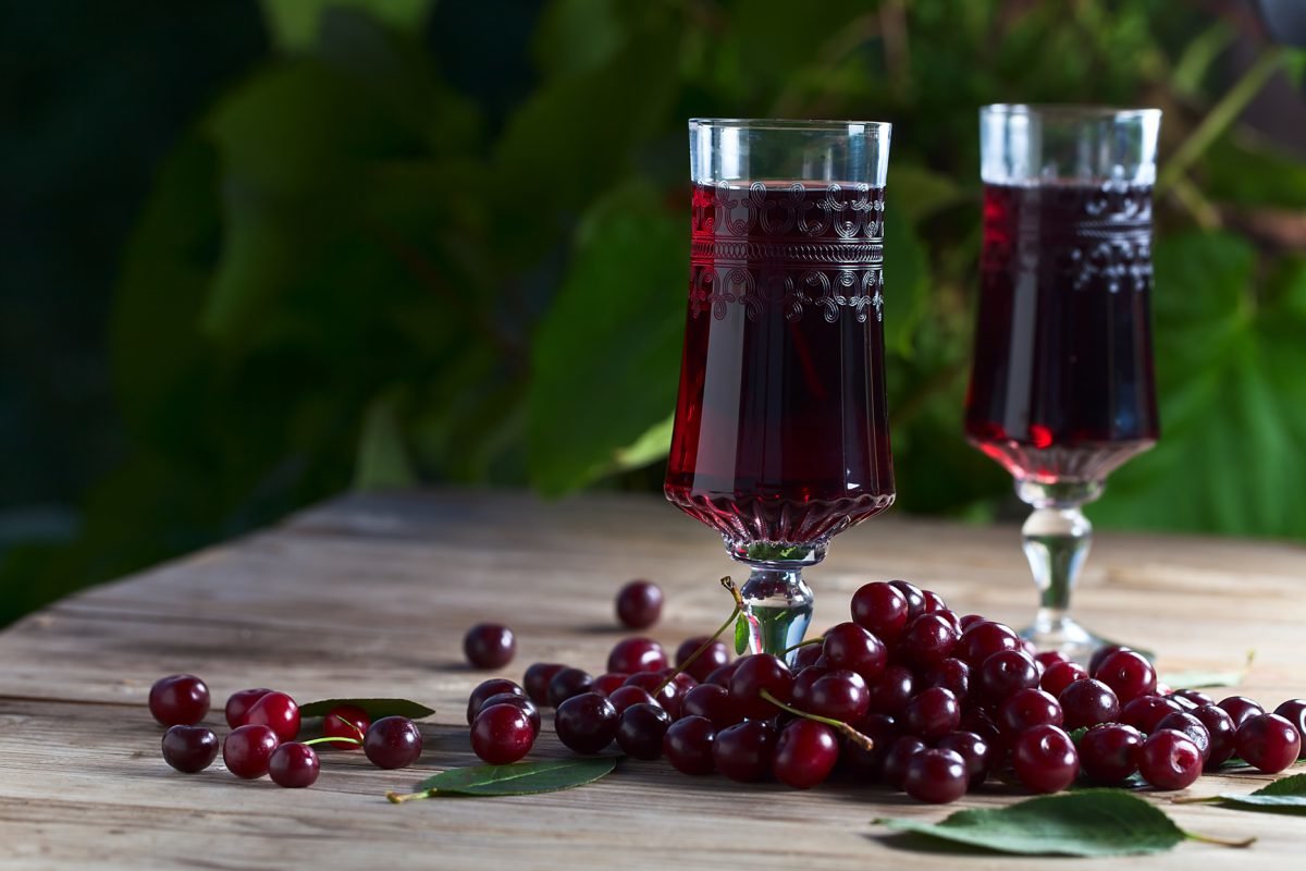 Как приготовить вино из вишни в домашних условиях: простой рецепт